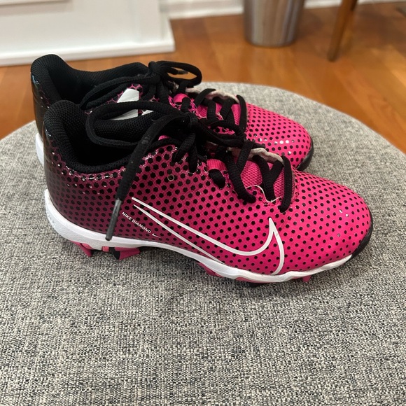 Nike Girls cleats- size 1 - Picture 1 of 6